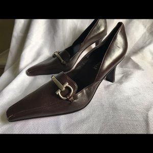 Brazilian made leather pumps